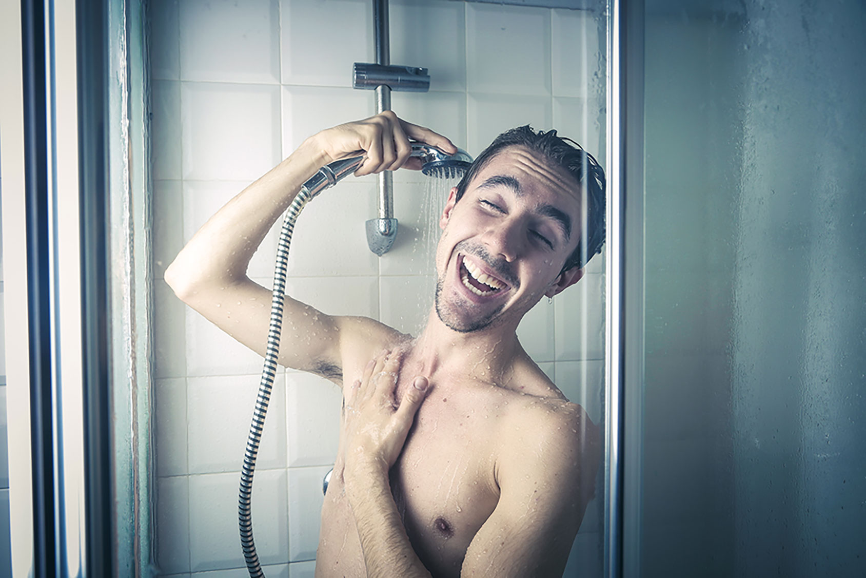 Agonorgasmos in the shower with hawt czech wannabe